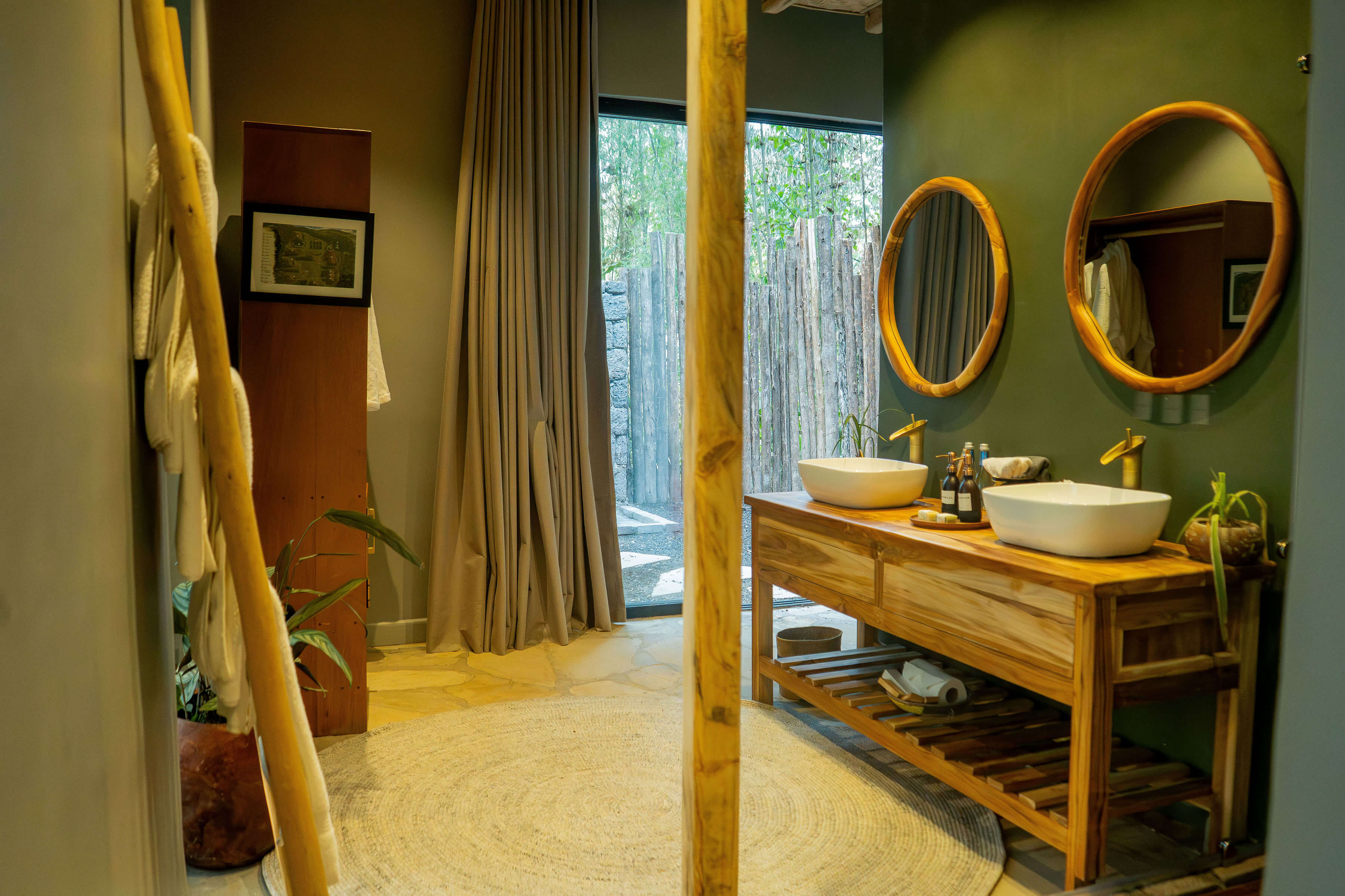 Contact - Luxury Gorilla Trekking Lodge In Rwanda's Volcanoes Park ‣ Gorilla Safari Lodge