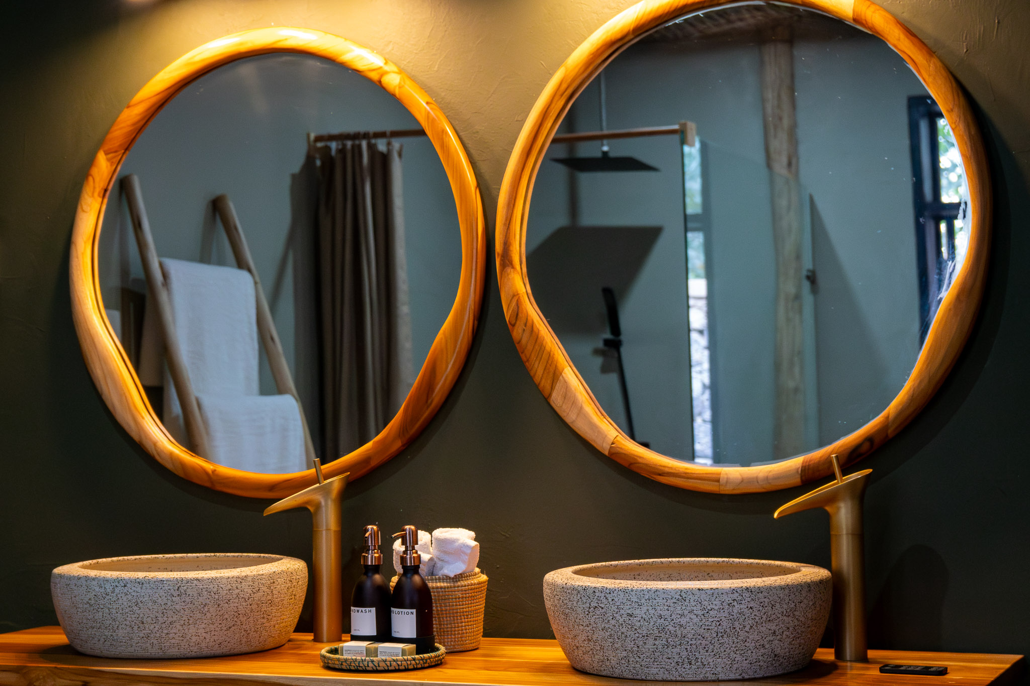 Contact - Luxury Gorilla Trekking Lodge In Rwanda's Volcanoes Park ‣ Gorilla Safari Lodge
